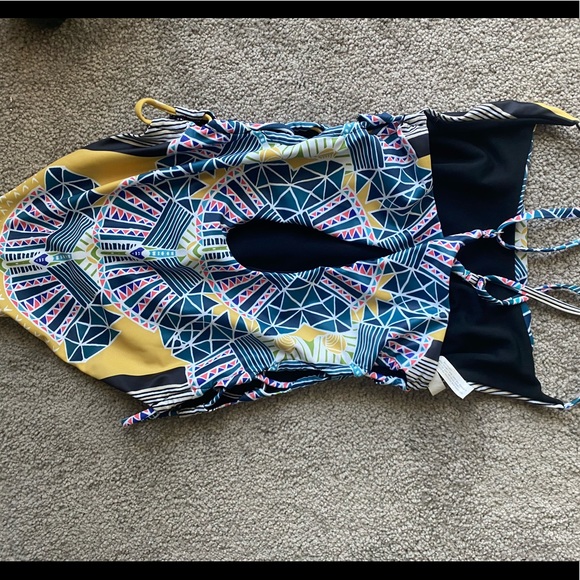 Xs Swimsuit - Picture 2 of 3